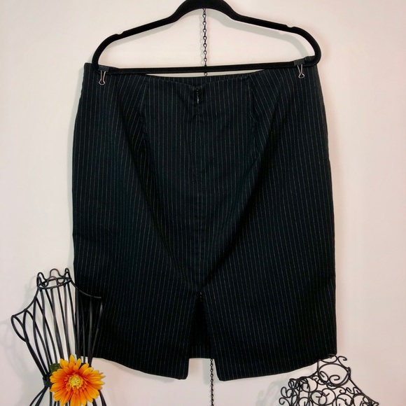 ***SOLD*** Career Black Pin Striped Stretch Pencil Skirt 20 - Picture 5 of 8